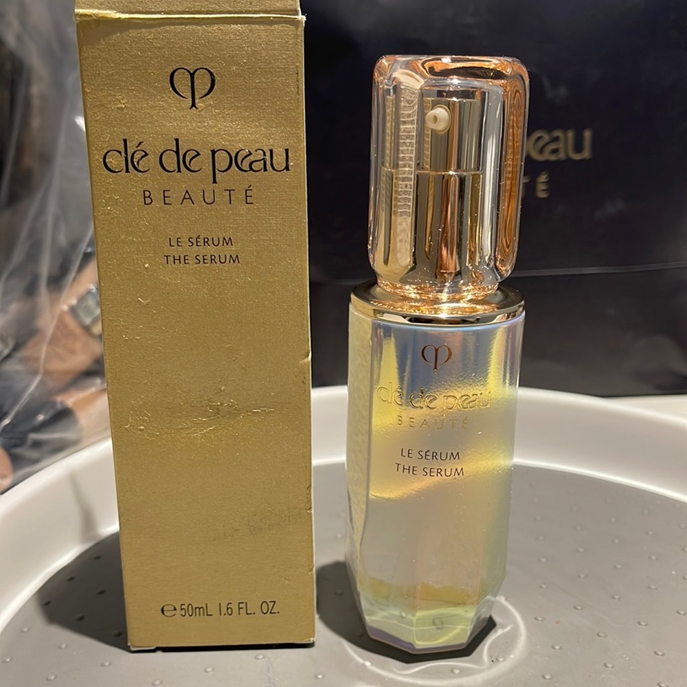 Cle de peau Beaute LE Serum the serum
